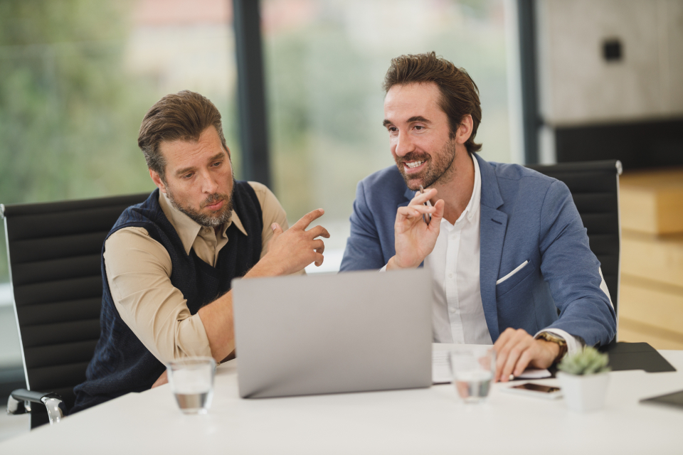 Colleagues in a business meeting, where strong business French skills shape professional relationships