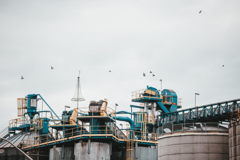 Field engineers at an energy site who benefit from French language training